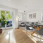 Ma - Modern 2p Apartment *